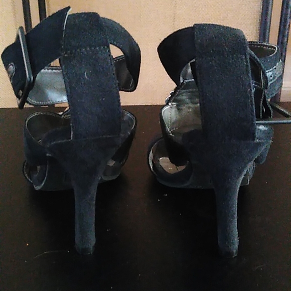 Black Suede Jeweled encrusted , size 6.5 Heels - Picture 3 of 9